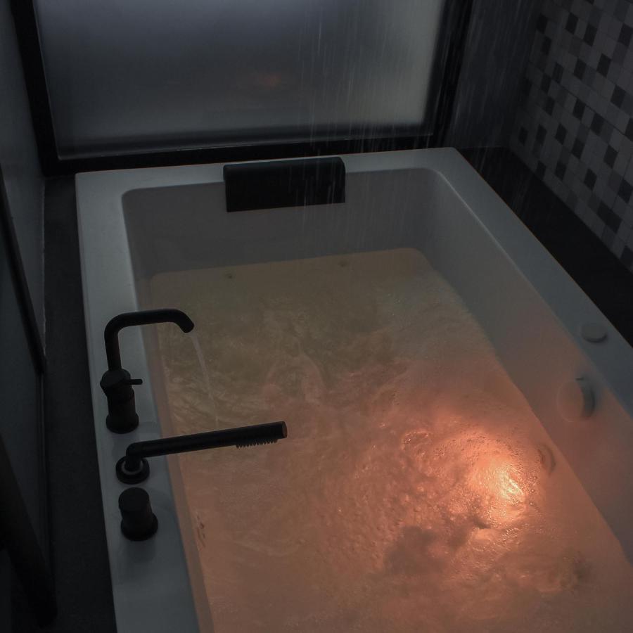 Dislocati Bnb - Jacuzzi Privata - Cucina - Tv60" - Minimal Luxury ماريليانو المظهر الخارجي الصورة