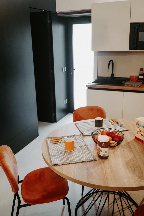 Dislocati Bnb - Jacuzzi Privata - Cucina - Tv60" - Minimal Luxury ماريليانو المظهر الخارجي الصورة