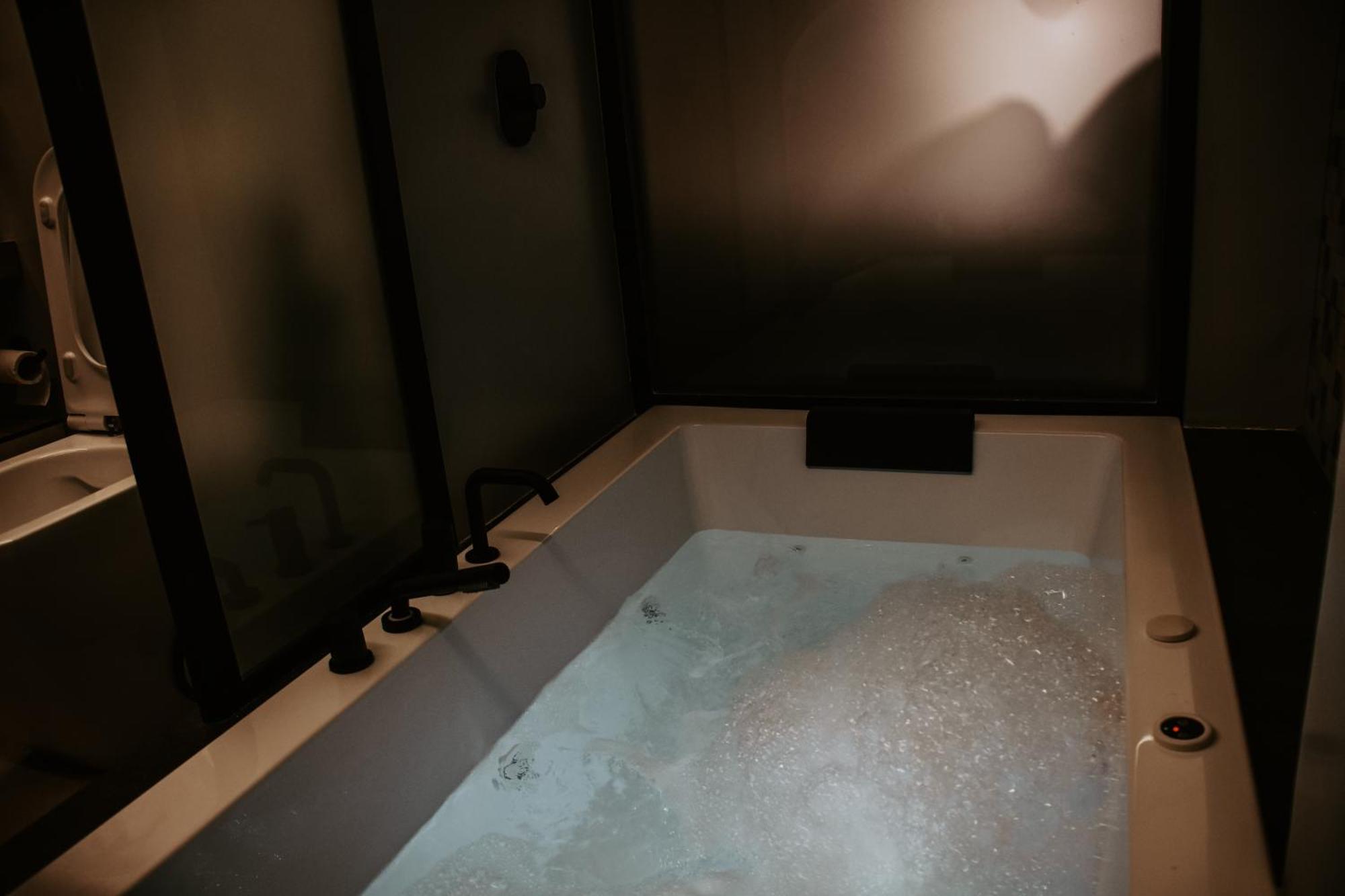 Dislocati Bnb - Jacuzzi Privata - Cucina - Tv60" - Minimal Luxury ماريليانو المظهر الخارجي الصورة